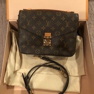 Authentic Métis Pochette